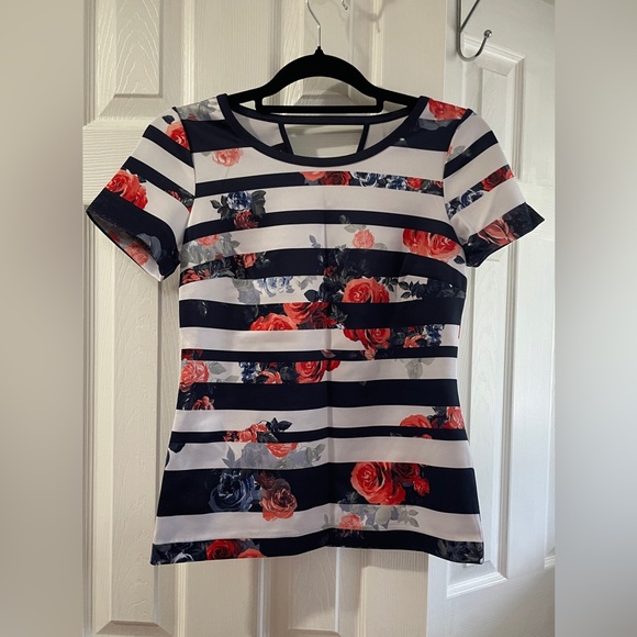 2/$15 INC Short sleeve Top - Picture 1 of 4